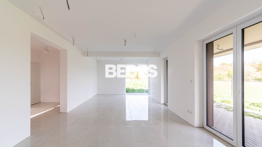 BEDES | novostavba 182m2, pozemok 659m2, 3x terasa, 1x garáž