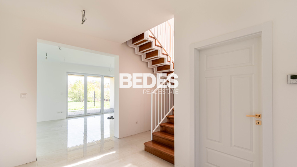 BEDES | novostavba 182m2, pozemok 659m2, 3x terasa, 1x garáž