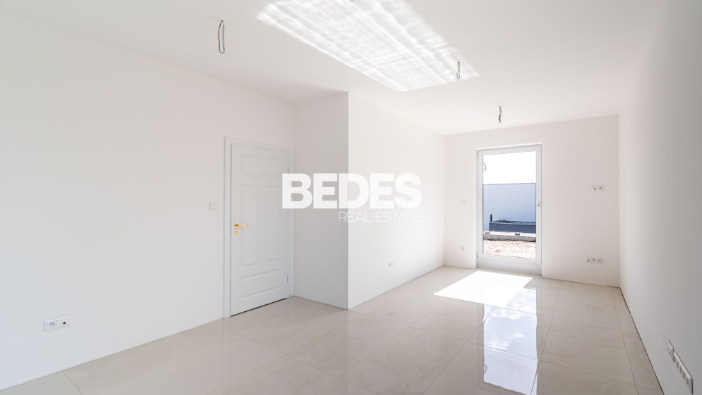 BEDES | novostavba 182m2, pozemok 659m2, 3x terasa, 1x garáž