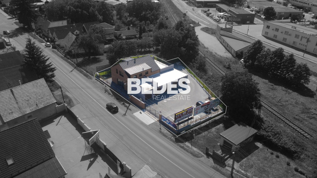 Obchodné priestory s vysokou viditeľnosťou, 5x parking, sklad