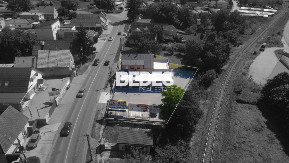 Obchodné priestory s vysokou viditeľnosťou, 5x parking, sklad