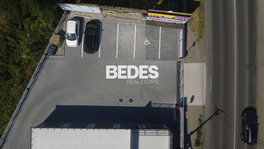 Obchodné priestory s vysokou viditeľnosťou, 5x parking, sklad