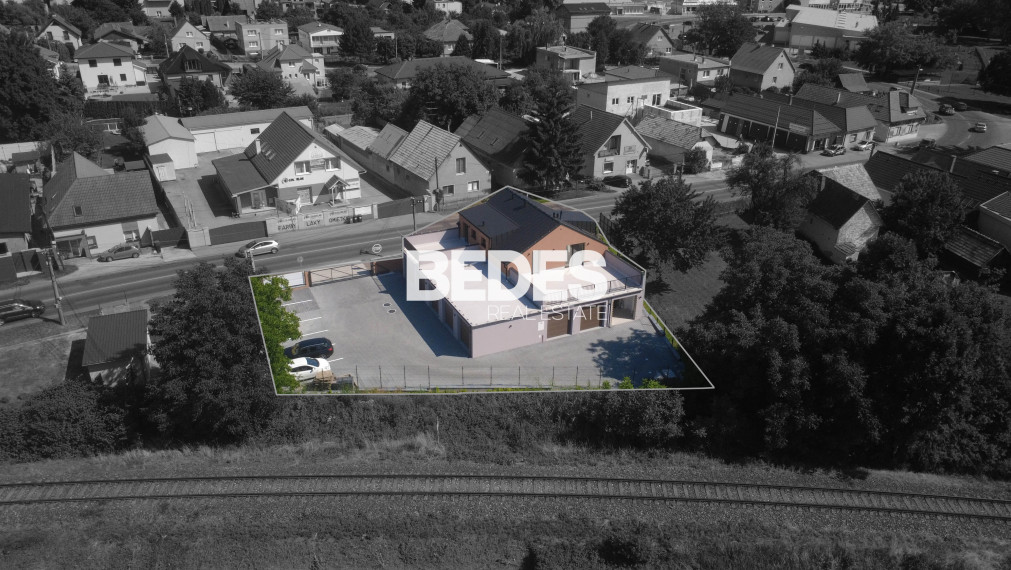 Obchodné priestory s vysokou viditeľnosťou, 5x parking, sklad