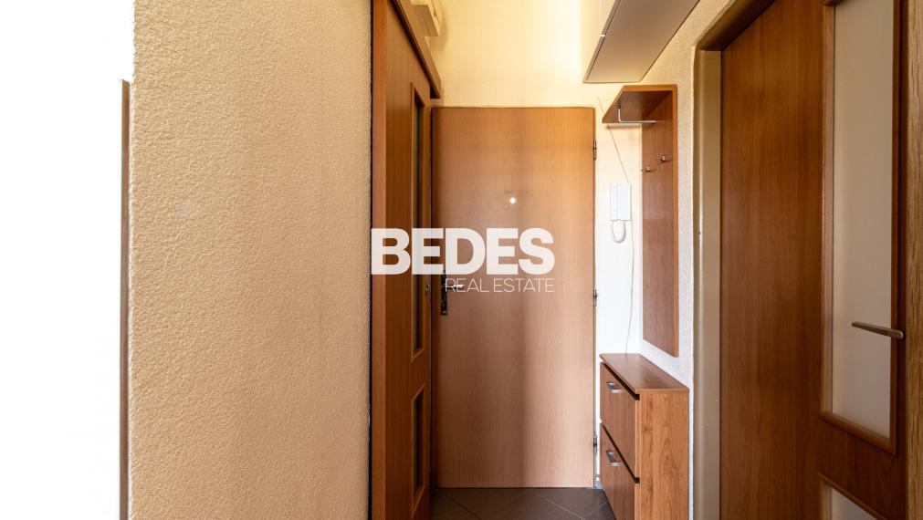 BEDES | Zariadený 1 izbový byt s balkónom po rekonštrukcii