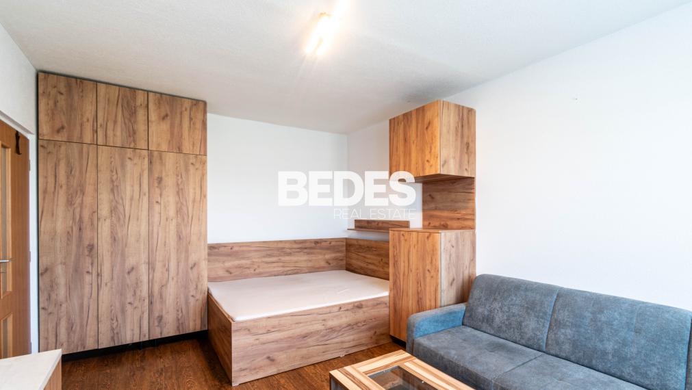 BEDES | Zariadený 1 izbový byt s balkónom po rekonštrukcii