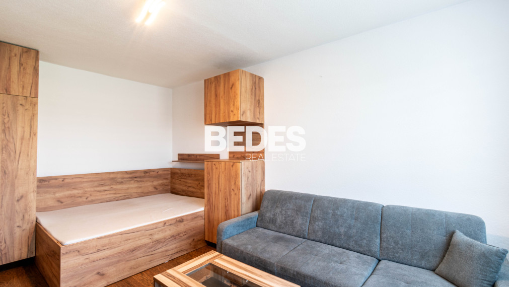 BEDES | Zariadený 1 izbový byt s balkónom po rekonštrukcii