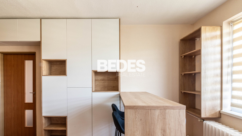 BEDES | Zariadený 1 izbový byt s balkónom po rekonštrukcii