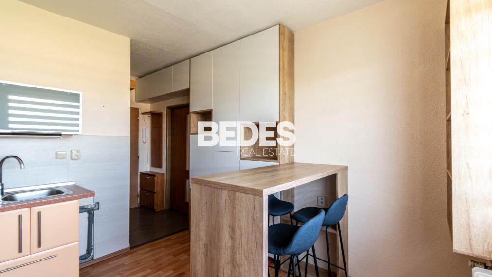 BEDES | Zariadený 1 izbový byt s balkónom po rekonštrukcii