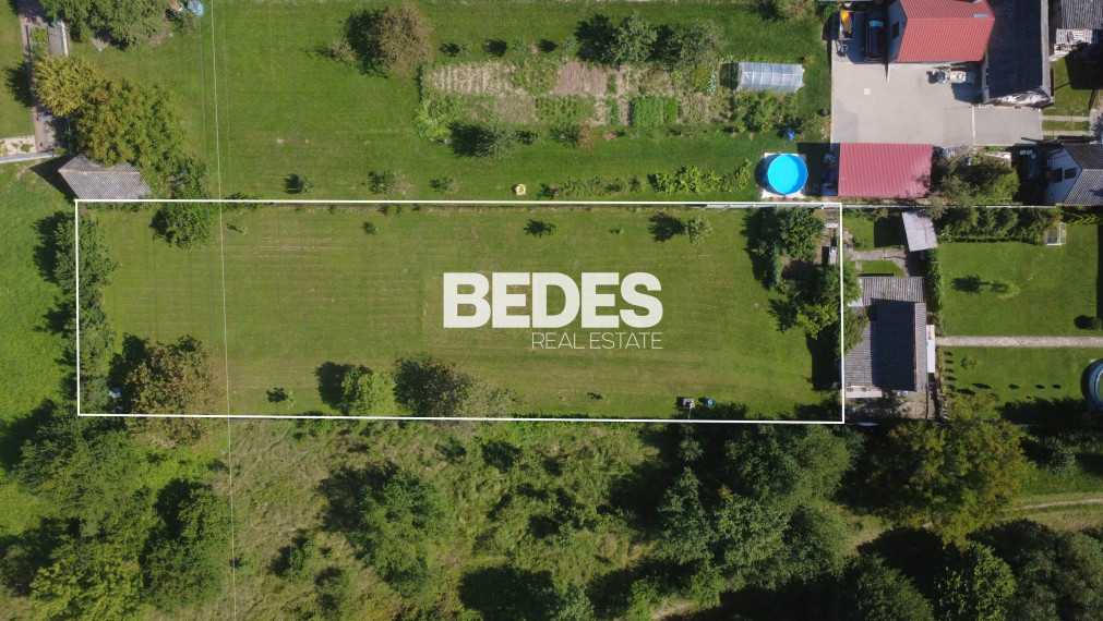 BEDES | Pozemok vhodný na stavbu rodinného domu (1221m2)