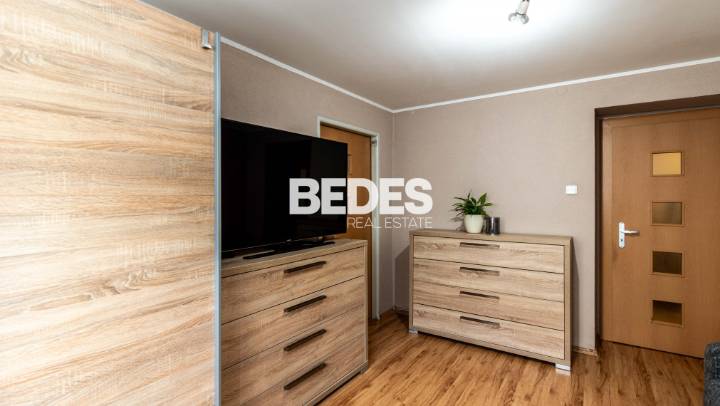 BEDES | Veľkometrážny 3 izbový byt s kompletným zariadením