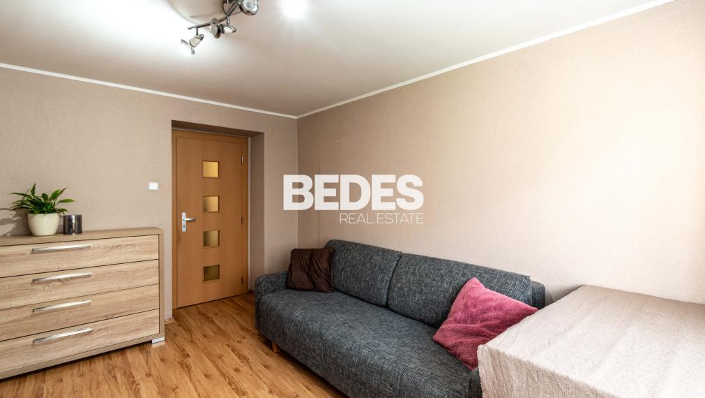 BEDES | Veľkometrážny 3 izbový byt s kompletným zariadením