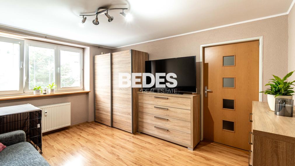 BEDES | Veľkometrážny 3 izbový byt s kompletným zariadením