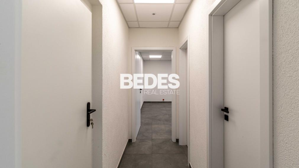 Obchodné priestory s vysokou viditeľnosťou, 4x parking, sklad