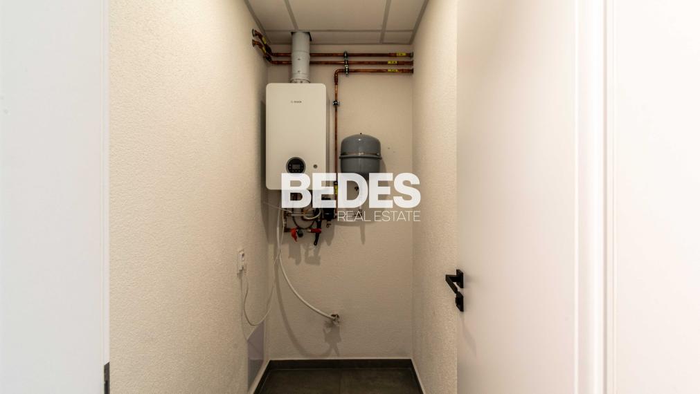 Obchodné priestory s vysokou viditeľnosťou, 4x parking, sklad