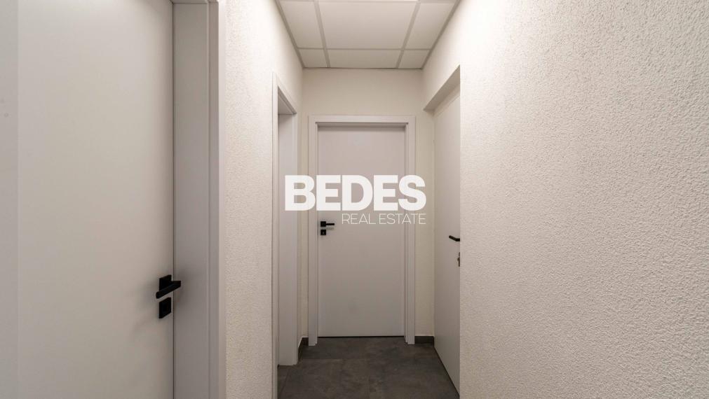 Obchodné priestory s vysokou viditeľnosťou, 4x parking, sklad