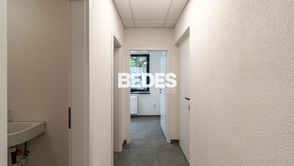 Obchodné priestory s vysokou viditeľnosťou, 4x parking, sklad