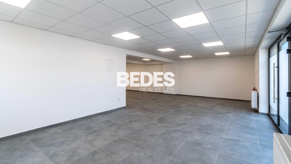 Obchodné priestory s vysokou viditeľnosťou, 4x parking, sklad