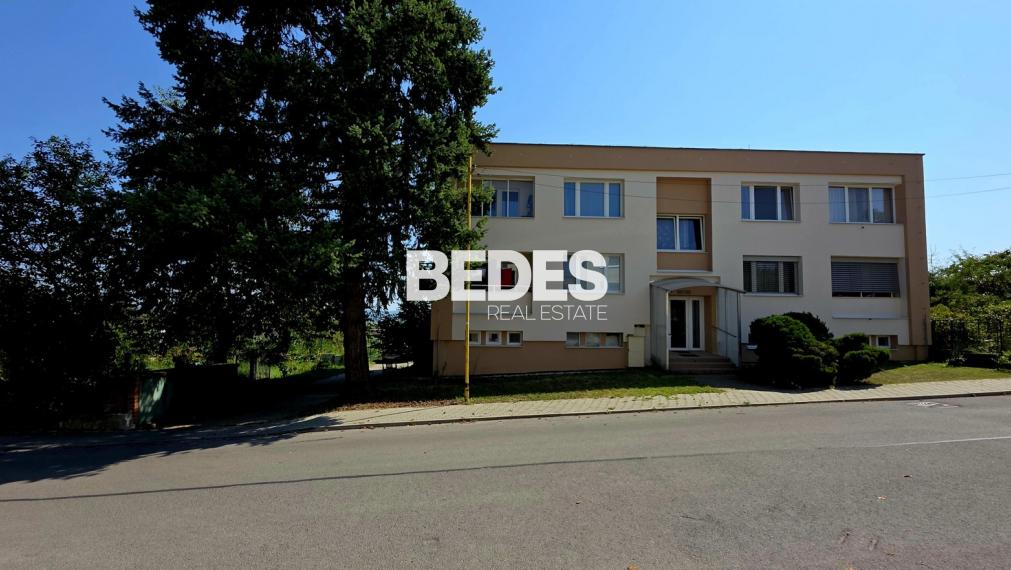 REZERVOVANÉ | 3 izbový byt, loggia, garáž, záhrada, Bojnice