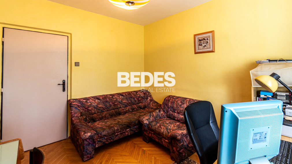 BEDES | Pôvodný 3 izbový byt v Sebedraží s garážou