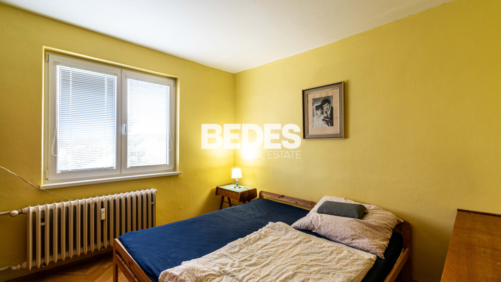 BEDES | Pôvodný 3 izbový byt v Sebedraží s garážou