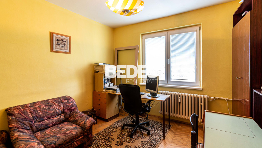 BEDES | Pôvodný 3 izbový byt v Sebedraží s garážou