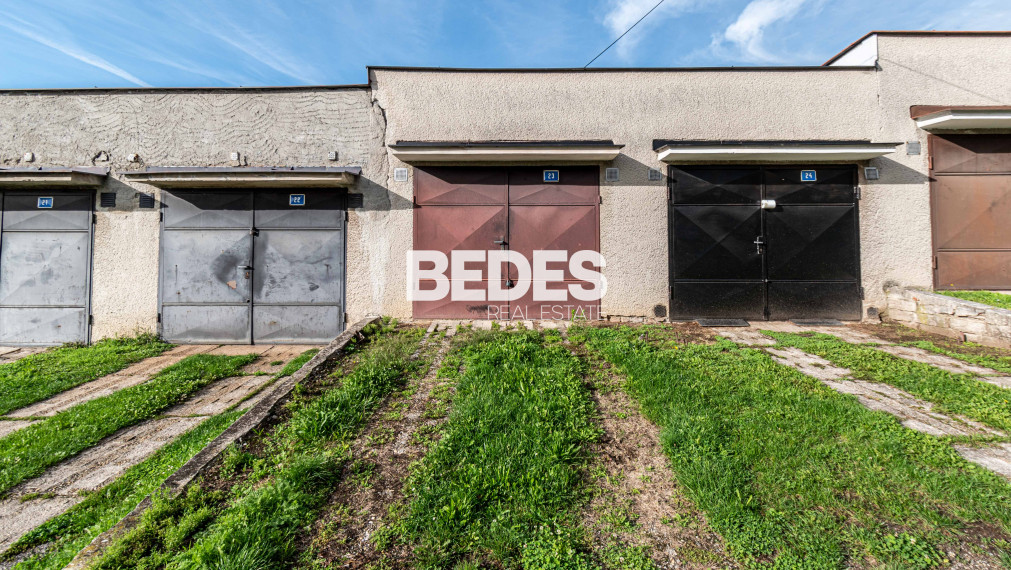 BEDES | Pôvodný 3 izbový byt v Sebedraží s garážou