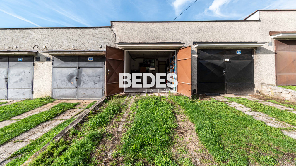 BEDES | Pôvodný 3 izbový byt v Sebedraží s garážou