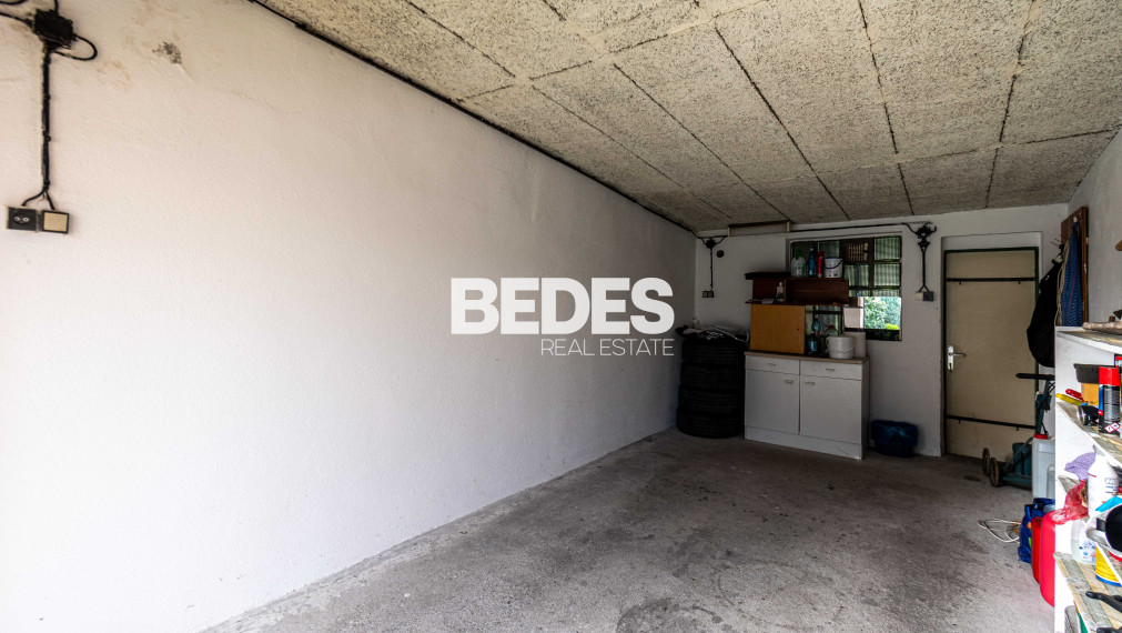 BEDES | Pôvodný 3 izbový byt v Sebedraží s garážou