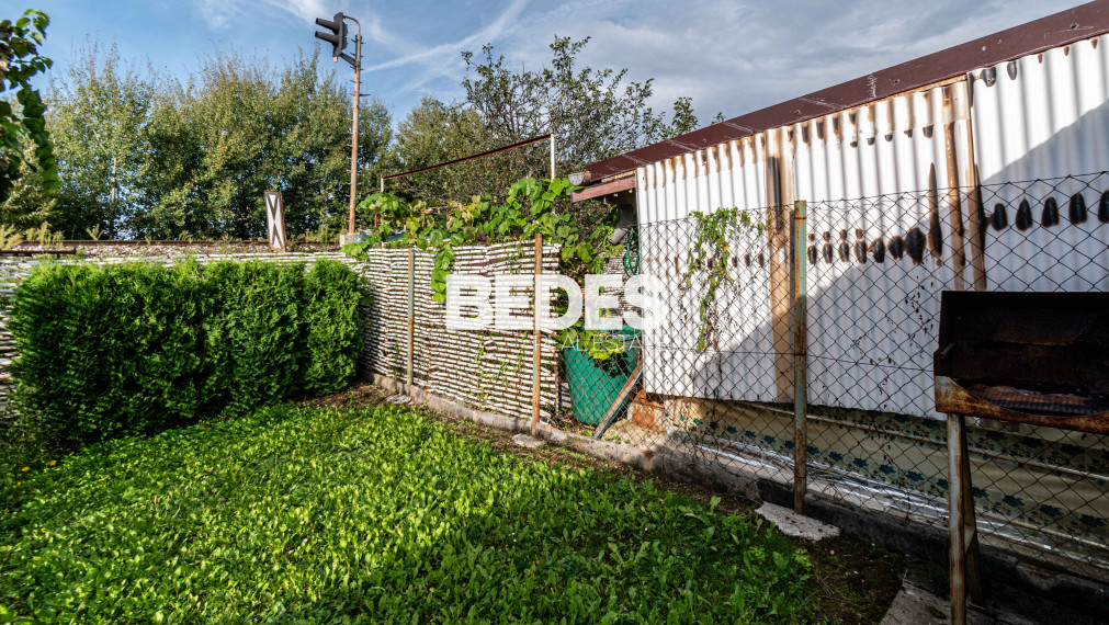 BEDES | Pôvodný 3 izbový byt v Sebedraží s garážou