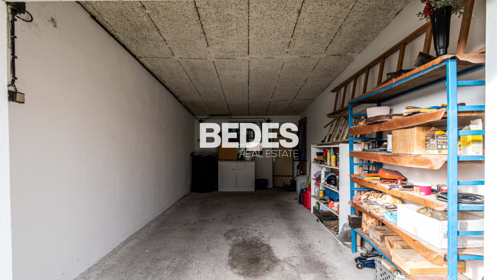BEDES | Pôvodný 3 izbový byt v Sebedraží s garážou