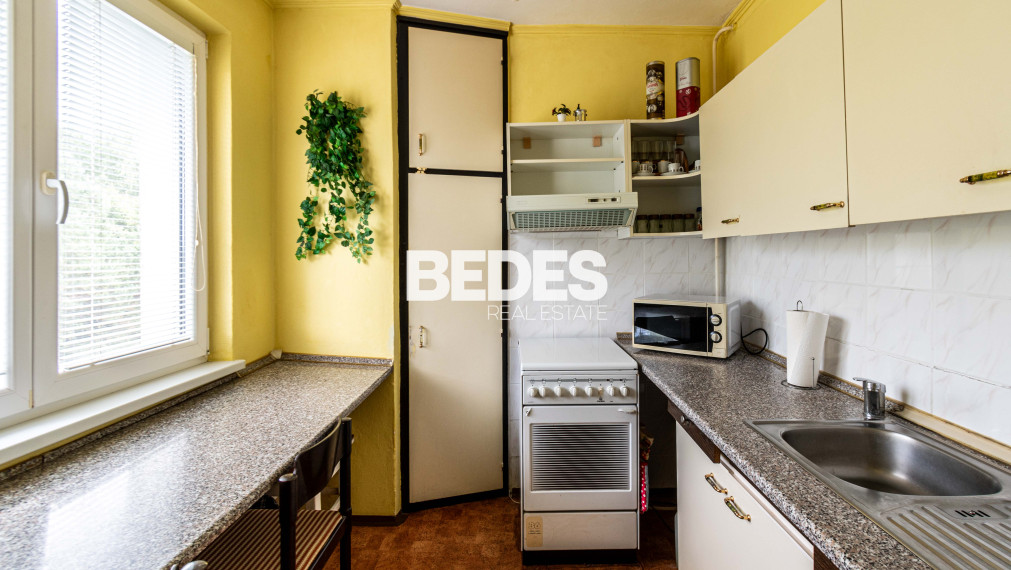 BEDES | Pôvodný 3 izbový byt v Sebedraží s garážou