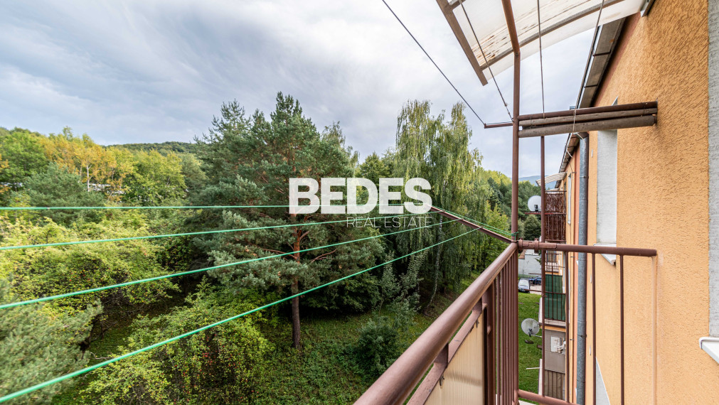 BEDES | Pôvodný 3 izbový byt v Sebedraží s garážou