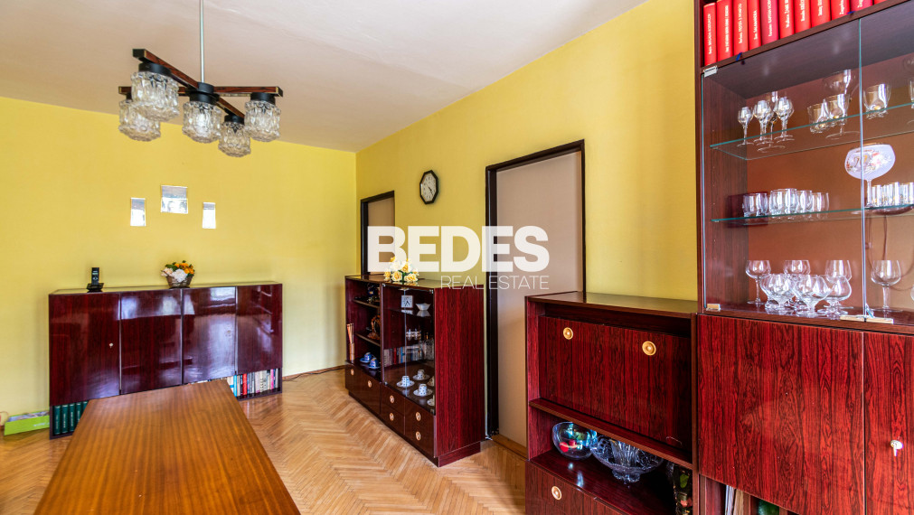 BEDES | Pôvodný 3 izbový byt v Sebedraží s garážou