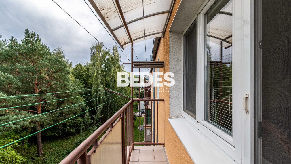 BEDES | Pôvodný 3 izbový byt v Sebedraží s garážou