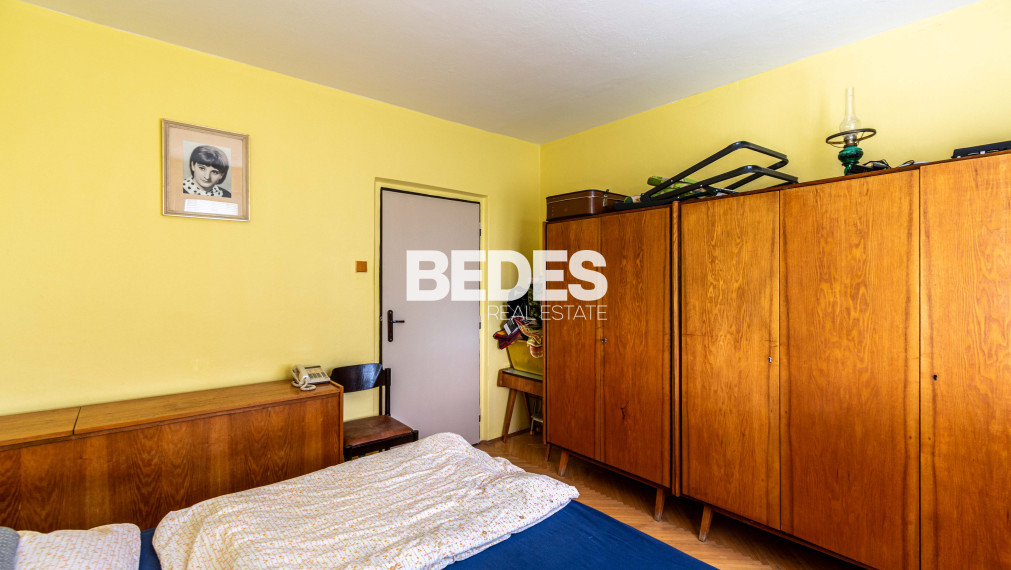 BEDES | Pôvodný 3 izbový byt v Sebedraží s garážou