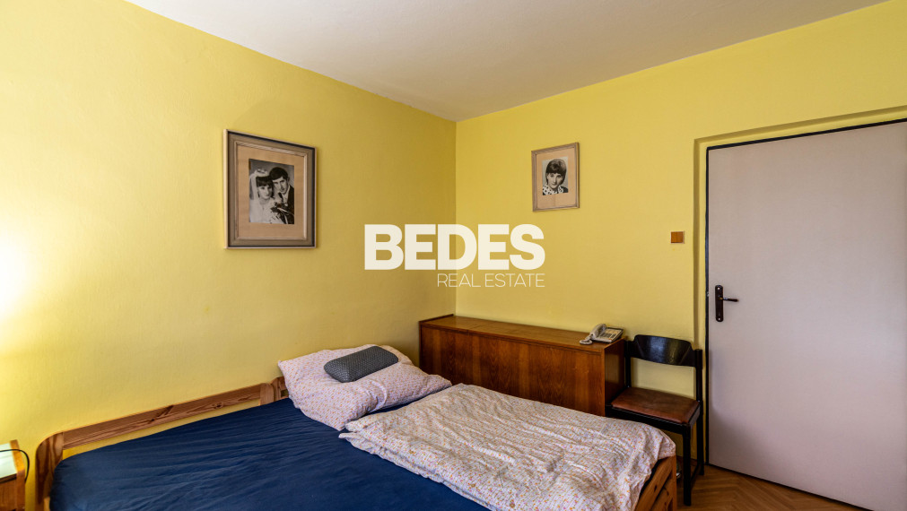 BEDES | Pôvodný 3 izbový byt v Sebedraží s garážou