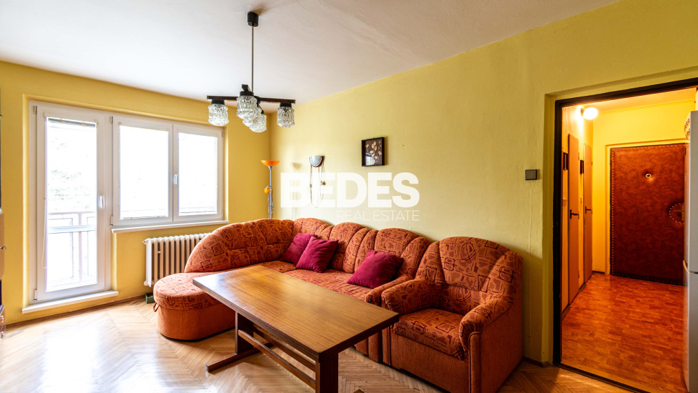 BEDES | Pôvodný 3 izbový byt v Sebedraží s garážou