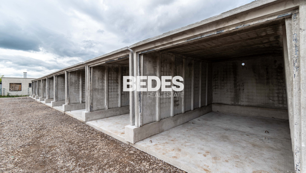 DOKONČENIE 03/2026 - Moderné garáže a skladové priestory v Prievidzi