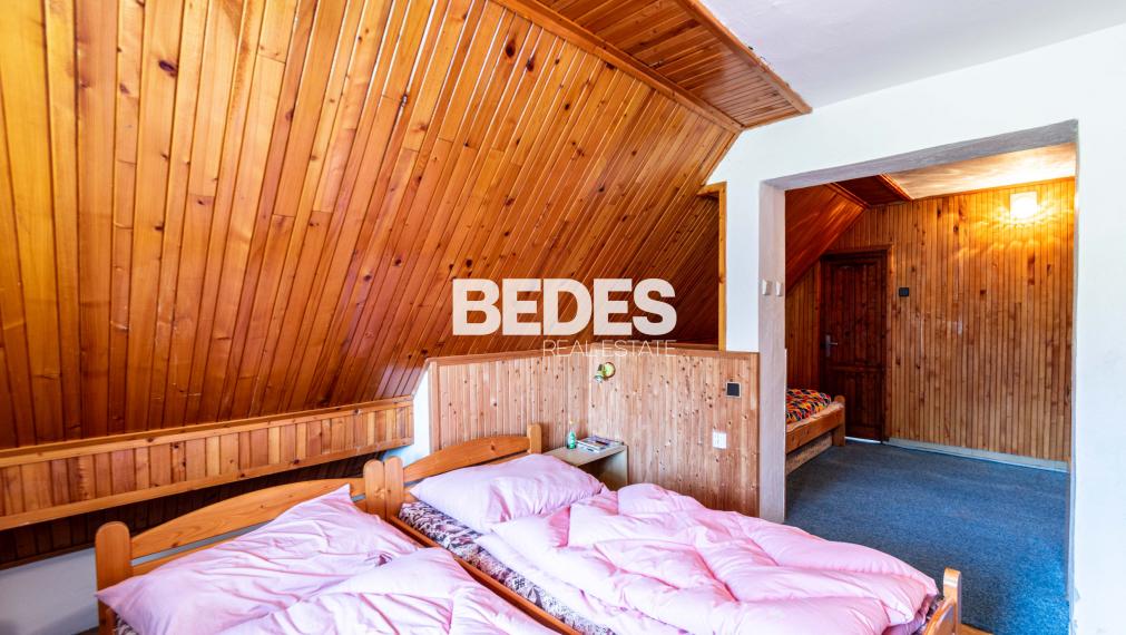 BEDES | Veľká usadlosť na samote pri lese, Valaská Belá – laz Púčkovci (7 500 m²)