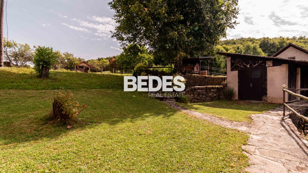 BEDES | Veľká usadlosť na samote pri lese, Valaská Belá – laz Púčkovci (7 500 m²)