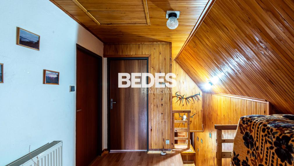 BEDES | Veľká usadlosť na samote pri lese, Valaská Belá – laz Púčkovci (7 500 m²)