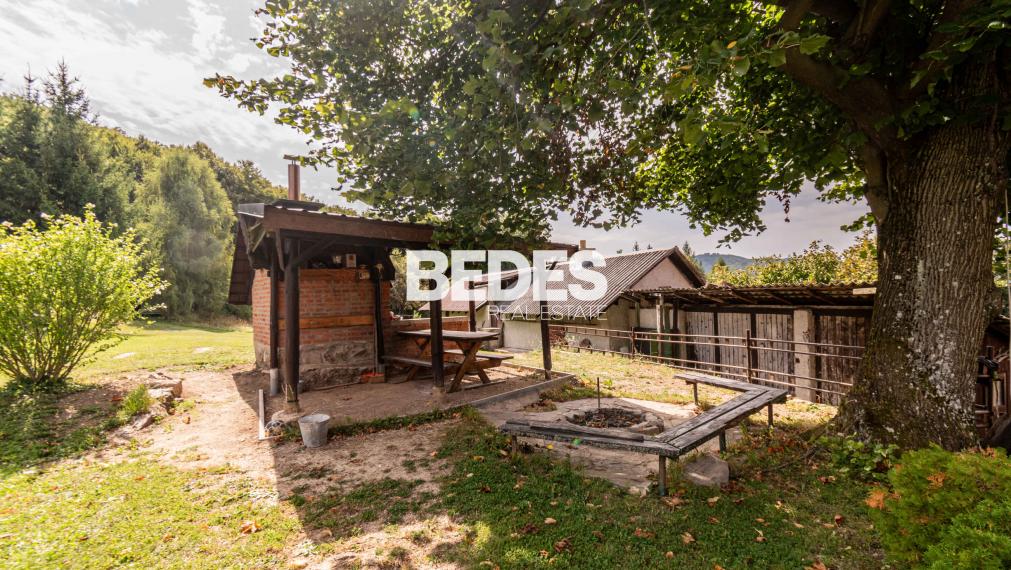 BEDES | Veľká usadlosť na samote pri lese, Valaská Belá – laz Púčkovci (7 500 m²)