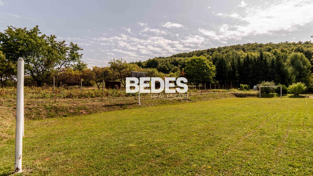 BEDES | Veľká usadlosť na samote pri lese, Valaská Belá – laz Púčkovci (7 500 m²)