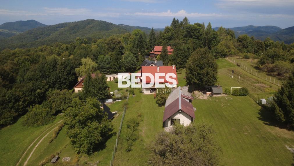 BEDES | Veľká usadlosť na samote pri lese, Valaská Belá – laz Púčkovci (7 500 m²)