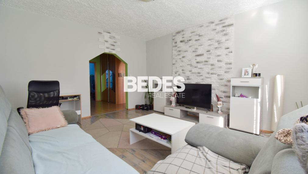 BEDES | 3 izbový byt, 72m2, 2p/7p, loggia, Okružná, Handlová