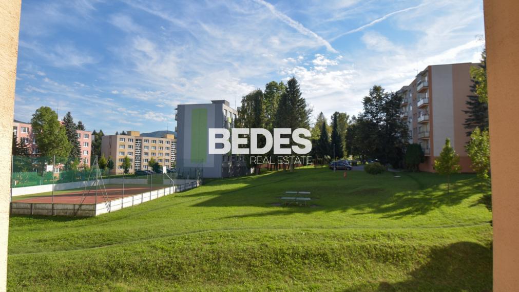 BEDES | 3 izbový byt, 72m2, 2p/7p, loggia, Okružná, Handlová