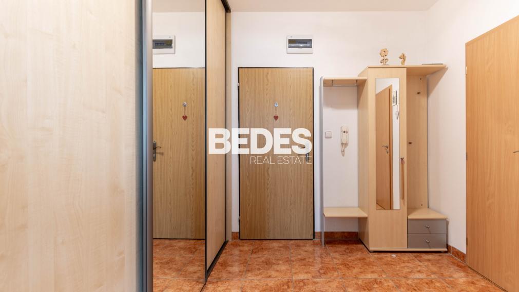 REZERVOVANÉ | Útulný plne zariadený 2-izbový byt s balkónom pri hrádzi na Sihoti