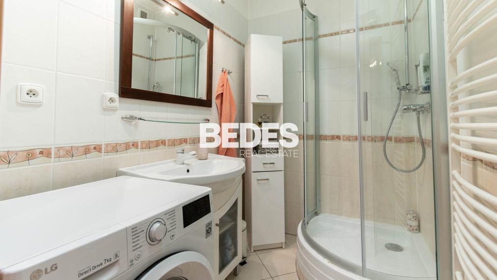 REZERVOVANÉ | Útulný plne zariadený 2-izbový byt s balkónom pri hrádzi na Sihoti