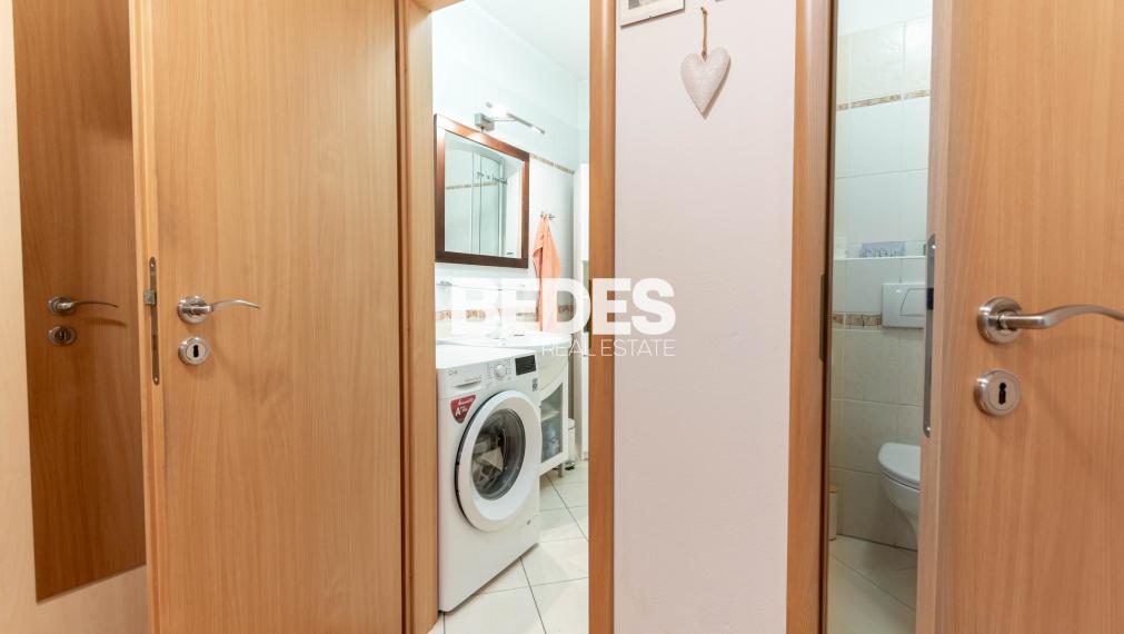 REZERVOVANÉ | Útulný plne zariadený 2-izbový byt s balkónom pri hrádzi na Sihoti