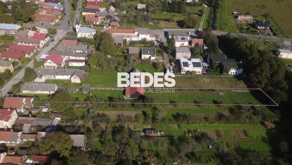 BEDES | Atraktívny pozemok vhodný na výstavbu v obci Poluvsie, 2698m2